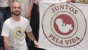 Tiba Camargos: Influenciador Católico e Pai de 11 Filhos Sofre Acidente Grave ao Salvar Filho de Afogamento